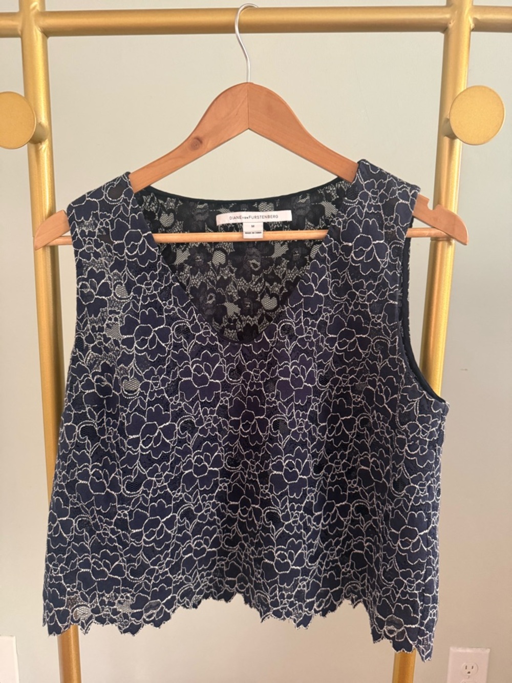Diane von Furstenberg Navy Lace Sleeveless Top – Size M